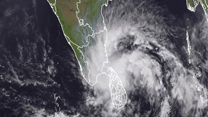 শ্রীলঙ্কায় আঘাতের পর ভারতের পথে ঘূর্ণিঝড় বুরেভি! শ্রীলঙ্কায় আঘাতের পর ভারতের পথে ঘূর্ণিঝড় বুরেভি!