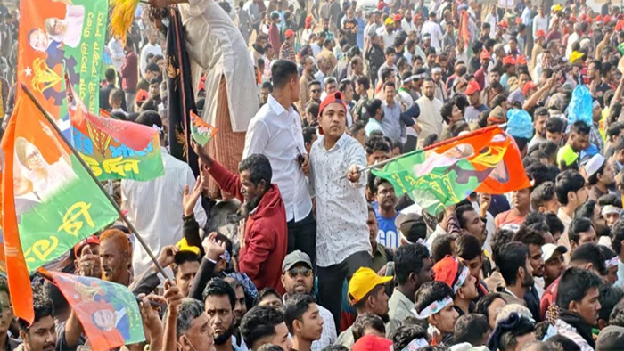 চট্টগ্রামে তারেক রহমানের সমাবেশে জনস্রোত চট্টগ্রামে তারেক রহমানের সমাবেশে জনস্রোত